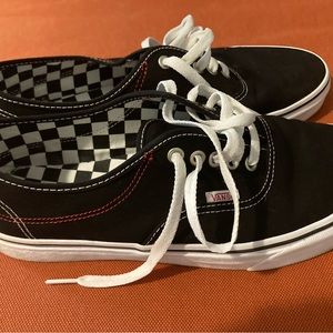 Men’s 9.5 Vans tennis shoes